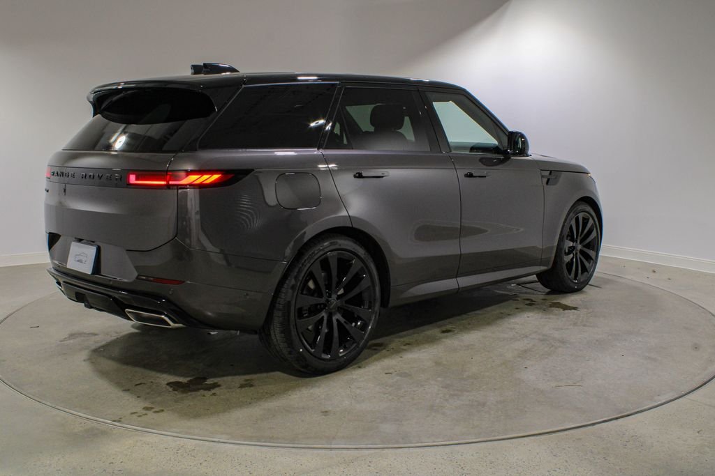 New 2026 Charente Grey Land Rover Dynamic SE image 5