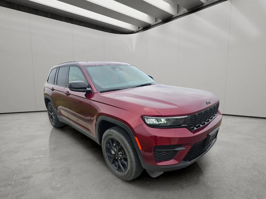 Used 2024 Velvet Red Pearlcoat Jeep Altitude image 7