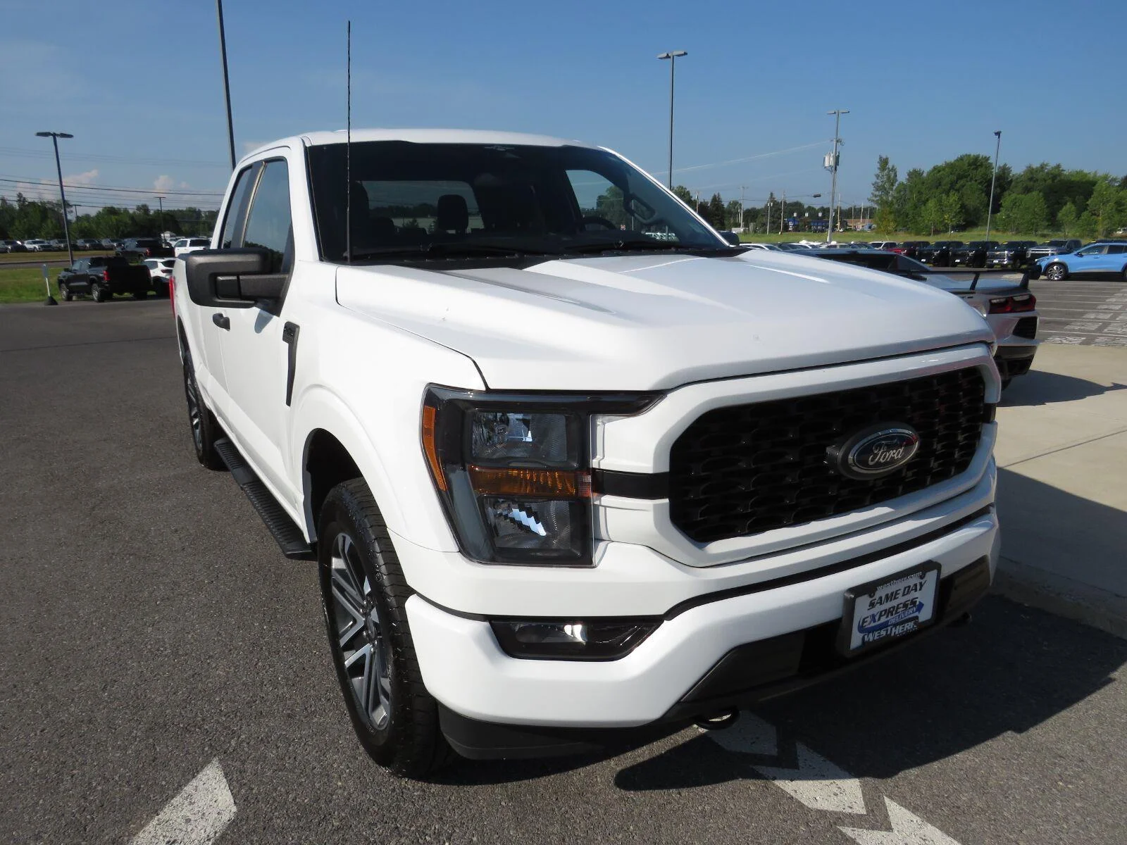 Used 2023  Ford XL image 3