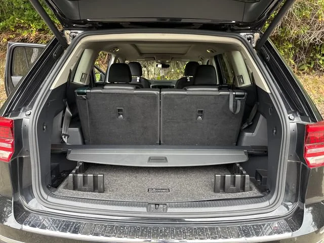 Used 2019 Deep Black Volkswagen SEL Premium image 13
