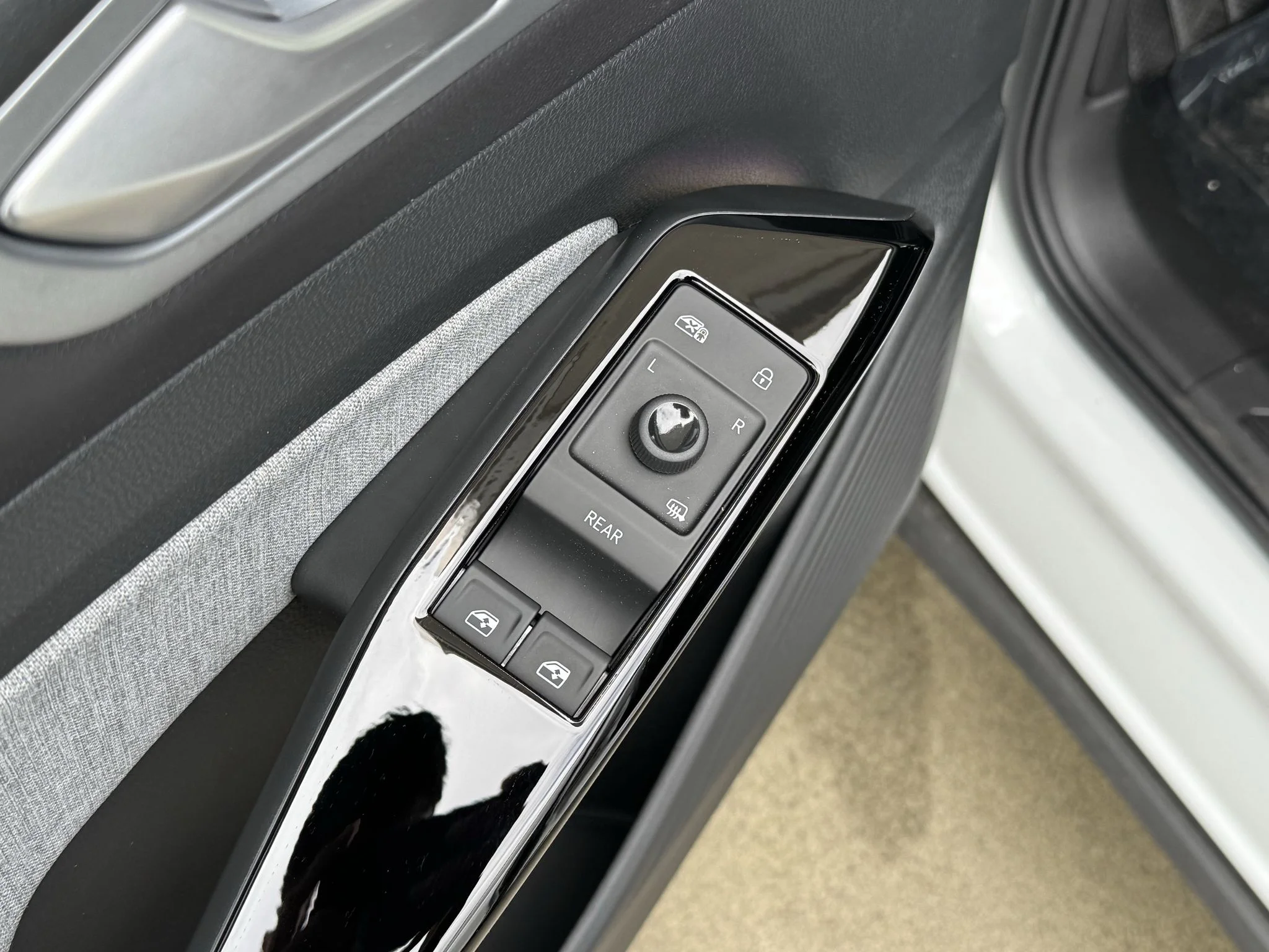 New 2026 Opal White Pearl Volkswagen Pro image 11