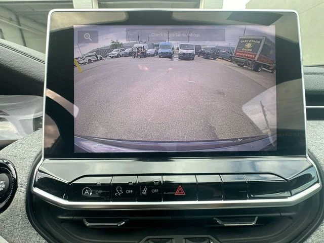 Used 2022 Black Jeep Latitude image 19