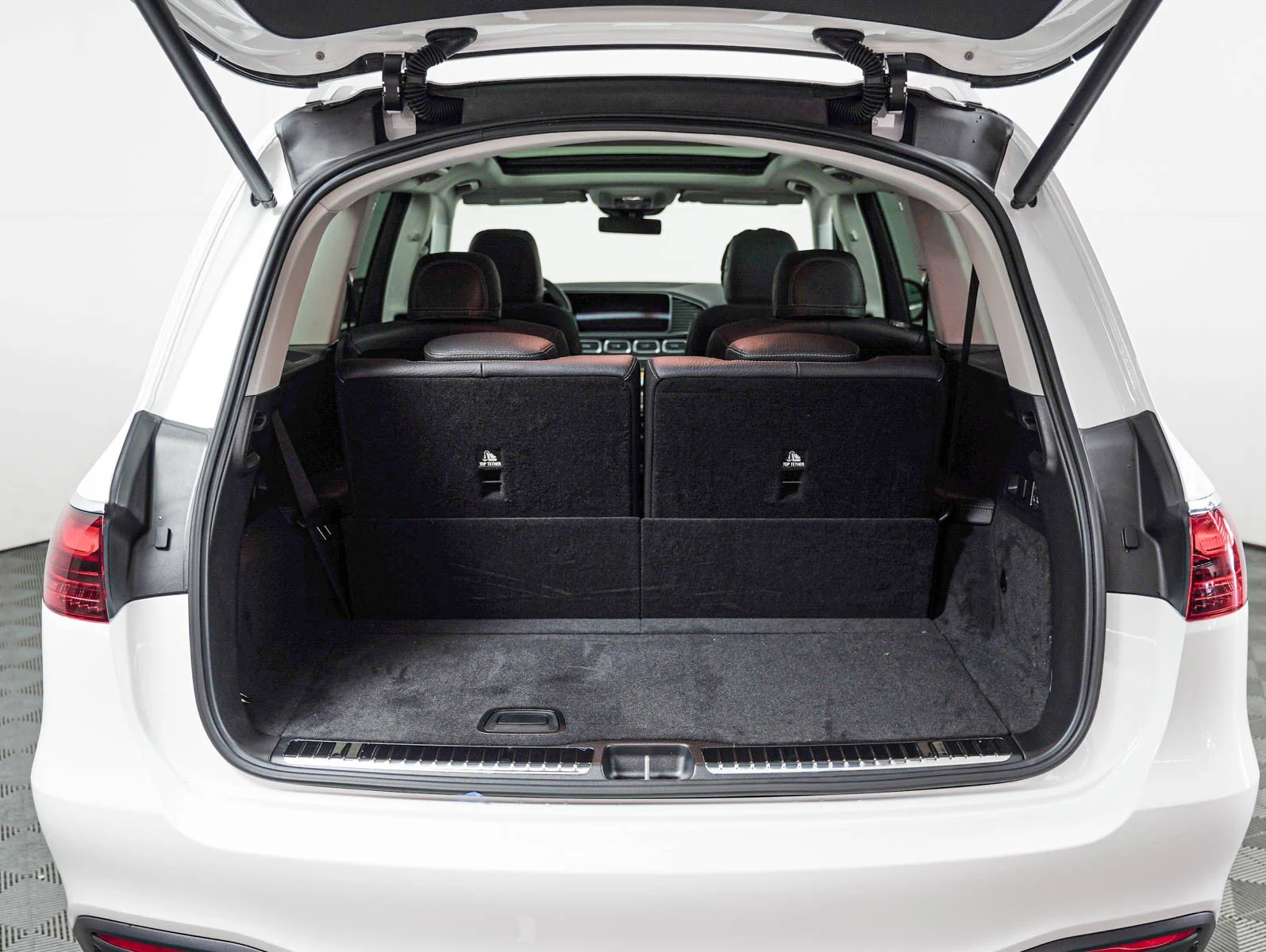 New 2026 Polar White Mercedes-Benz 4MATIC® image 8