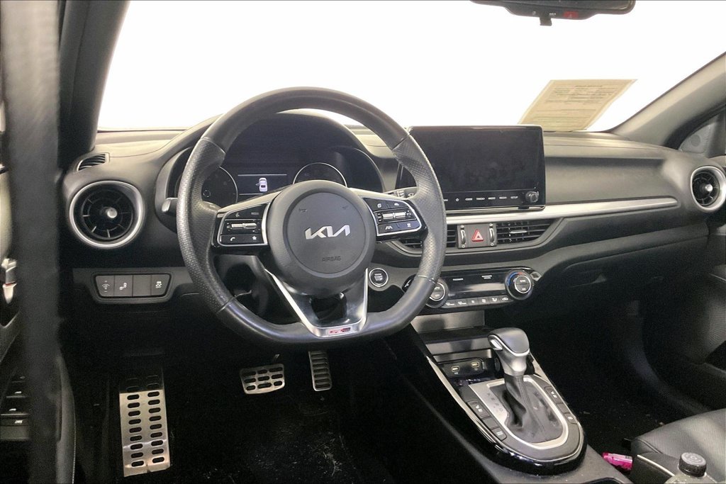 Used 2024 White Kia GT-Line image 3