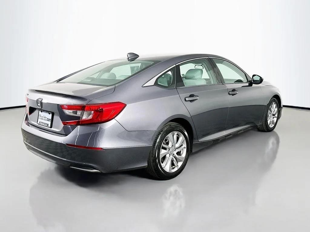 Used 2018 Lunar Silver Metallic Honda LX image 8