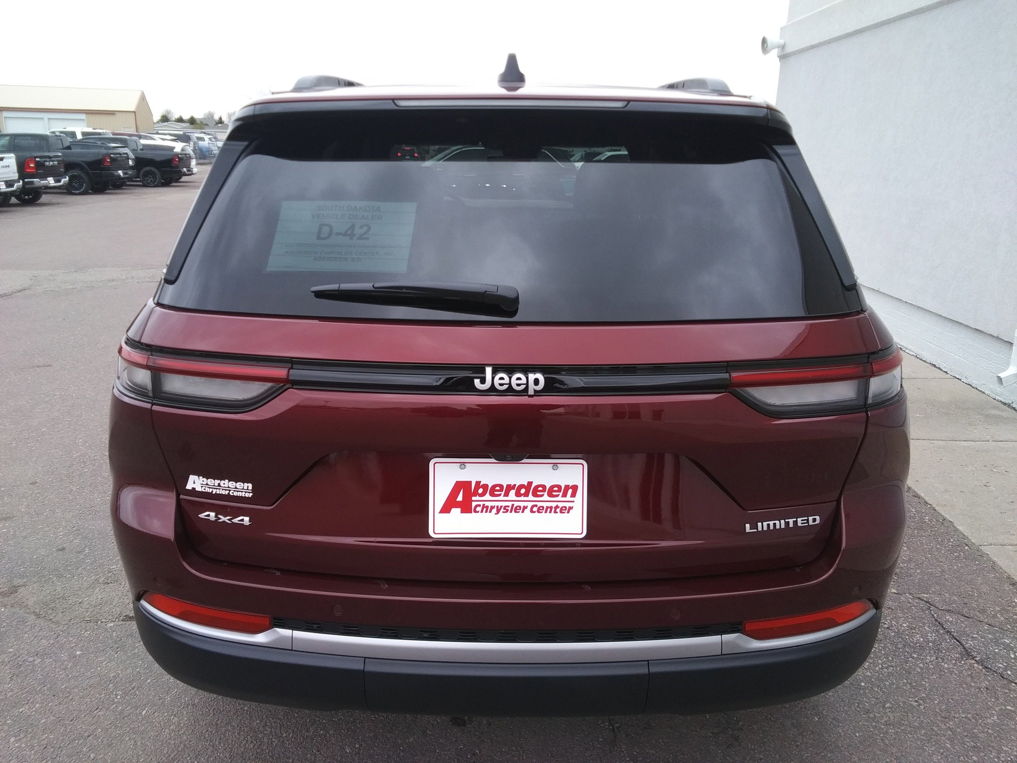 New 2026 Velvet Red Pearl-Coat Exterior Paint Jeep Limited image 6