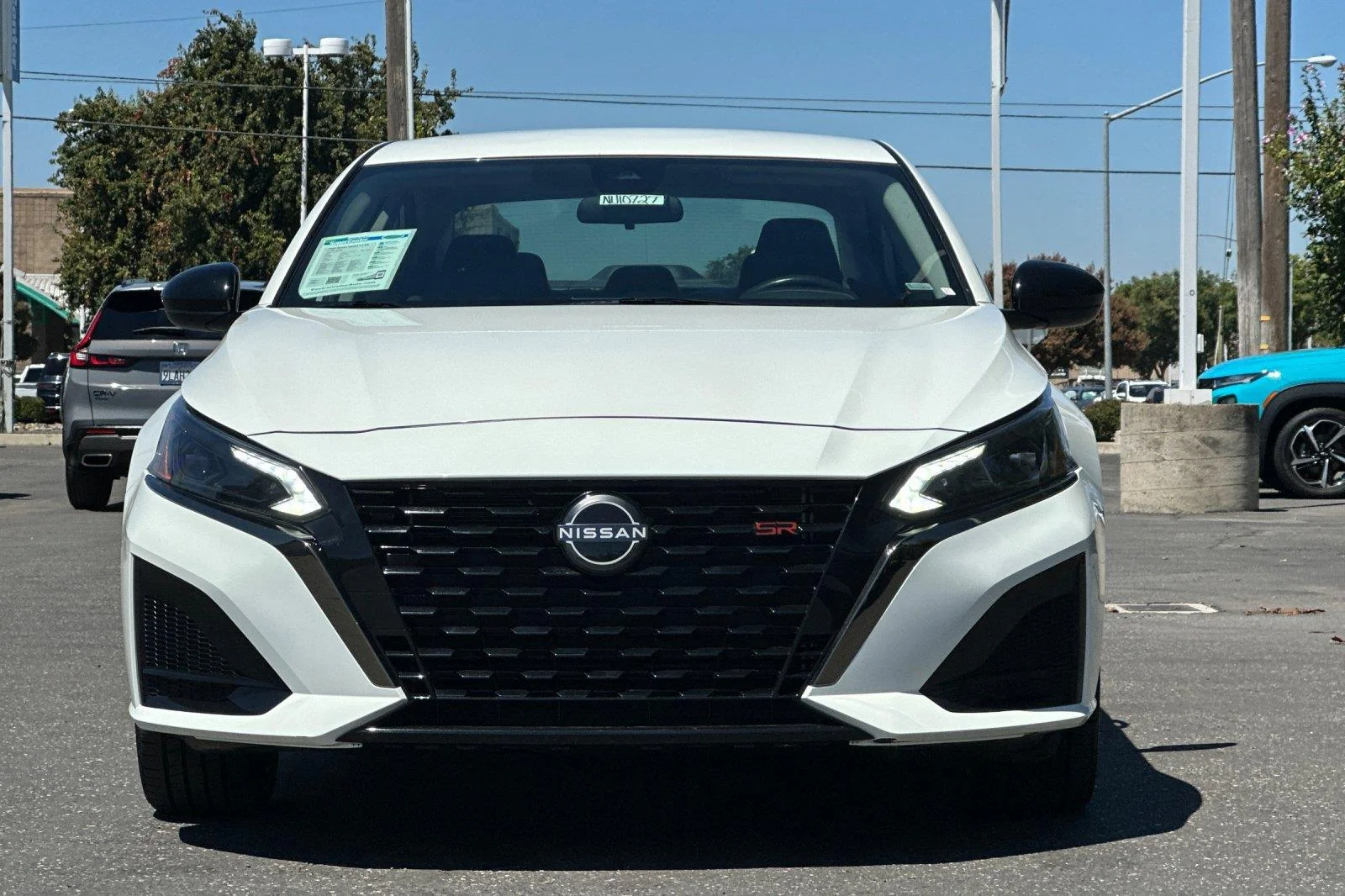 Used 2024 Glacier White Nissan 2.5 SR image 9