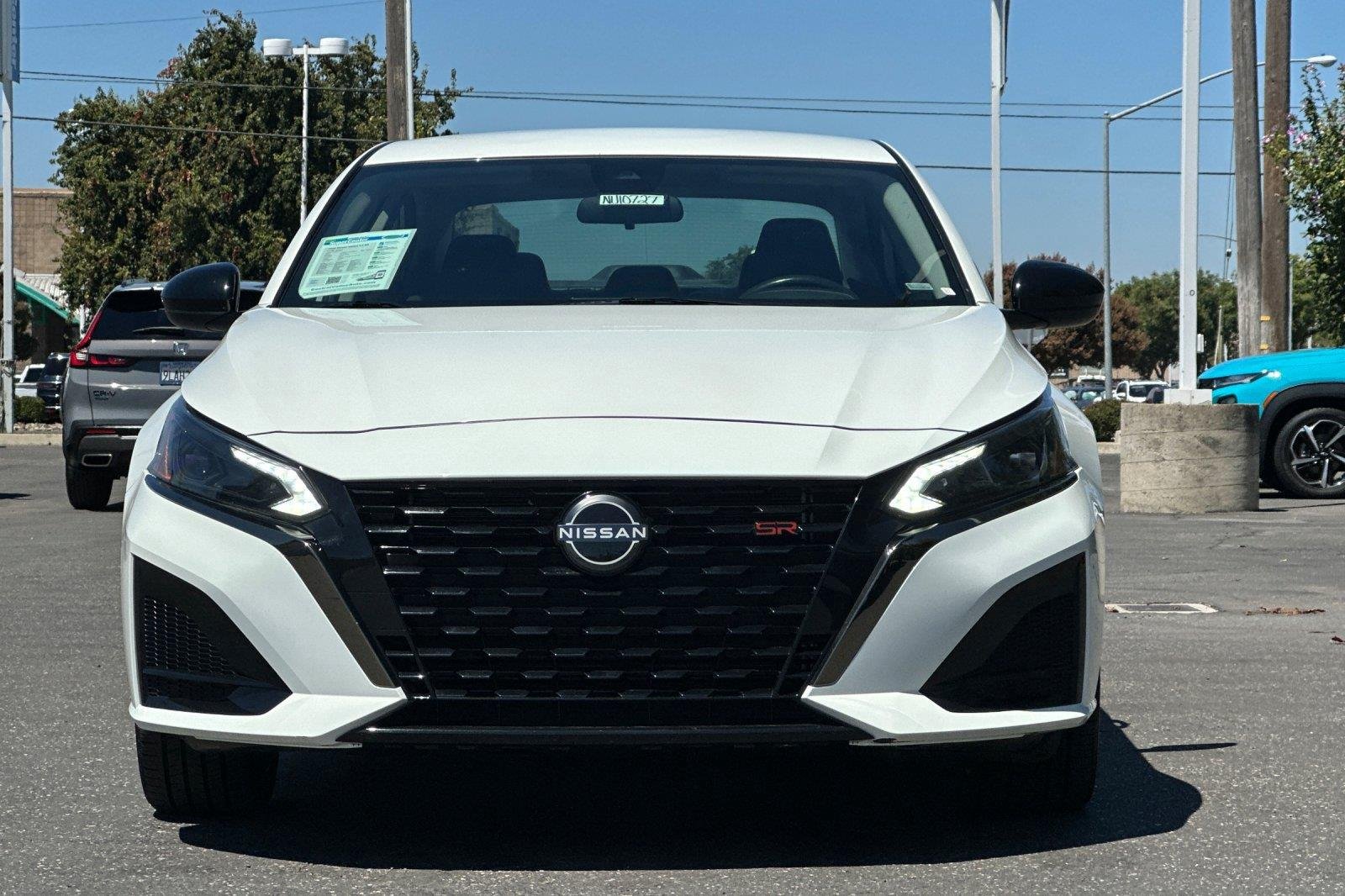 Used 2024 Glacier White Nissan 2.5 SR image 9