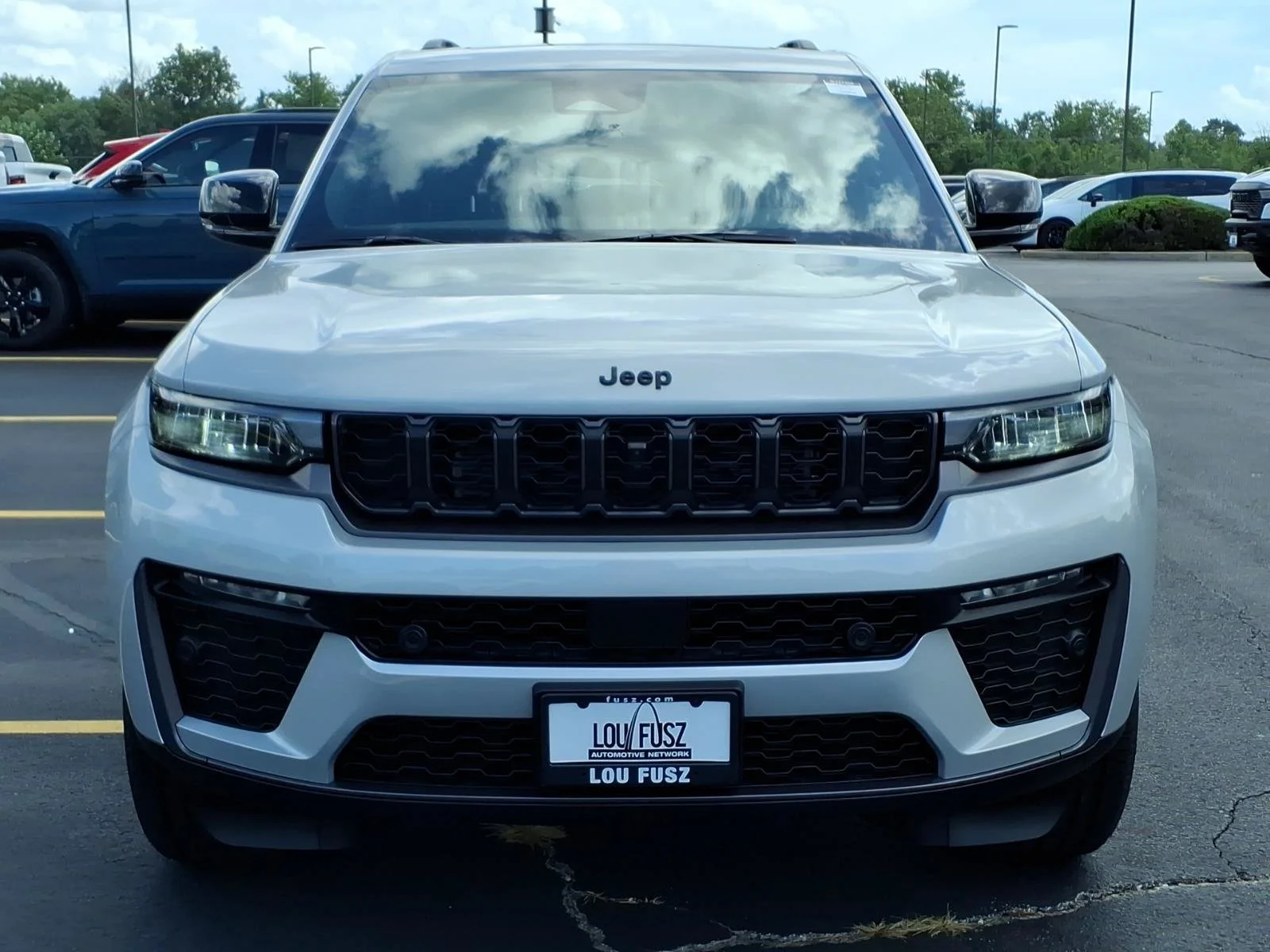 New 2026 Silver Zynith Exterior Paint Jeep  image 19