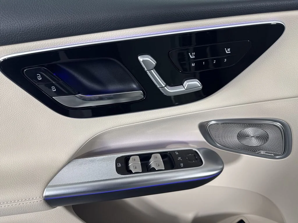 New 2026 White Mercedes-Benz GLC 300 image 24