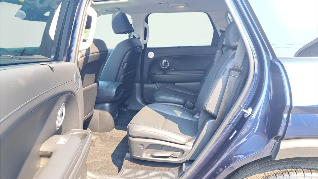 Used 2026 Blue Hyundai SEL Convenience image 12