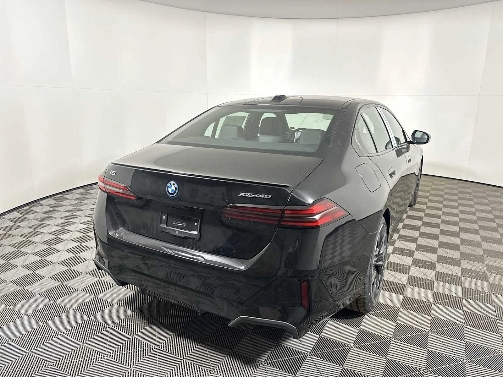 New 2026 Black Sapphire Metallic BMW xDrive40 image 9