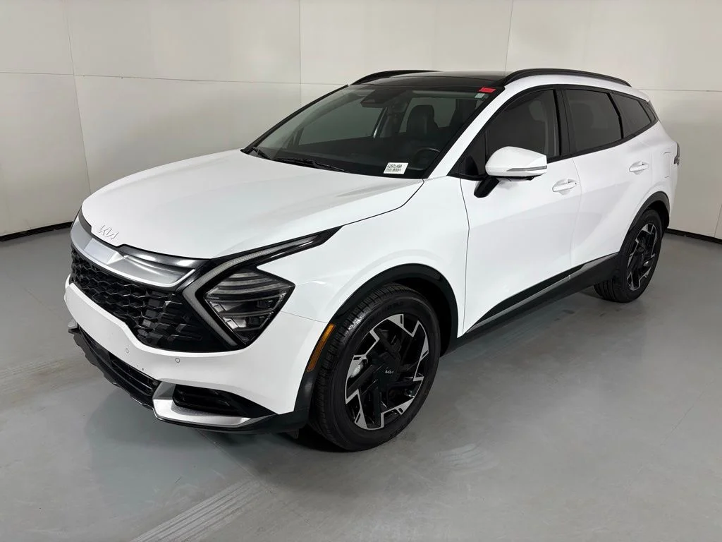 Used 2023 White Kia SX-Prestige image 4