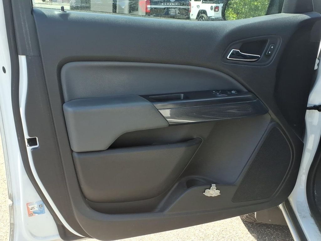 Used 2018 White Chevrolet Z71 image 21