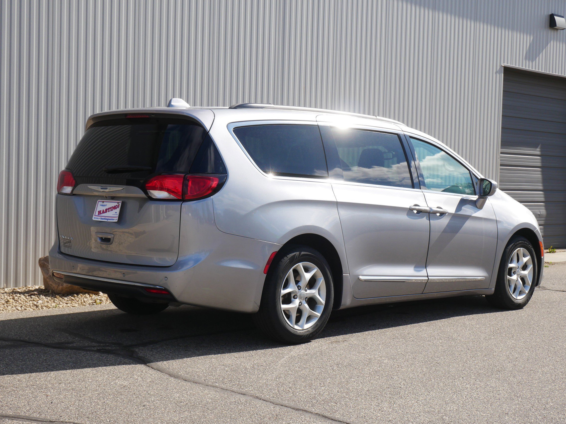Used 2017 Billet Silver Metallic Clearcoat Chrysler Touring-L image 5