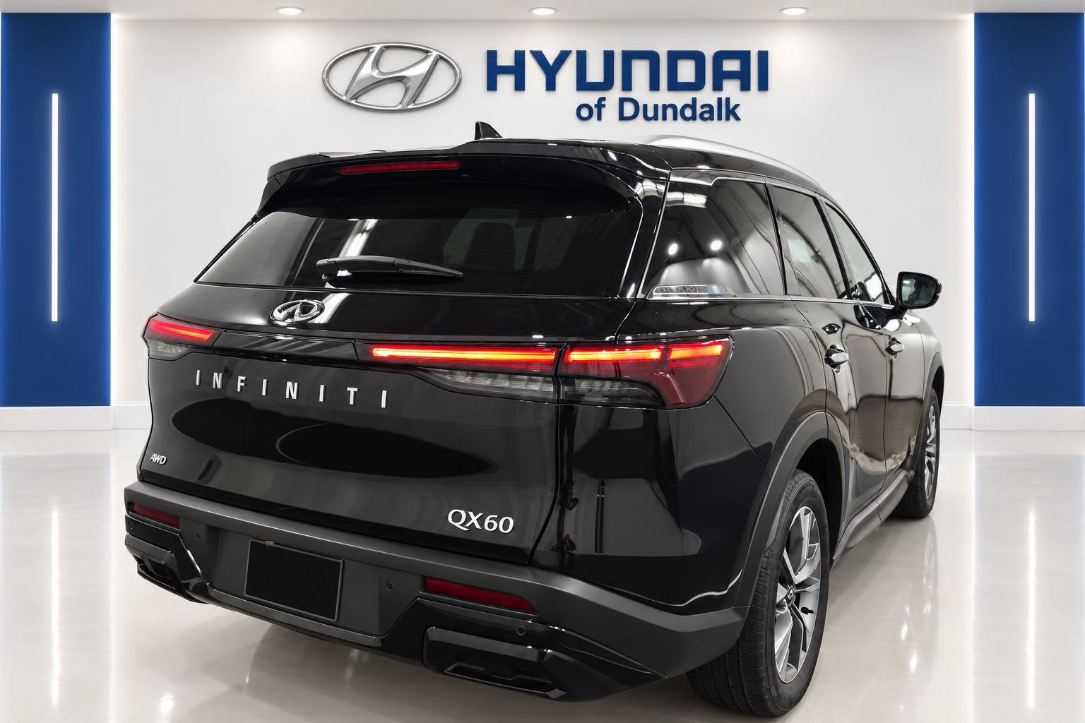 Used 2024 Black INFINITI LUXE image 4