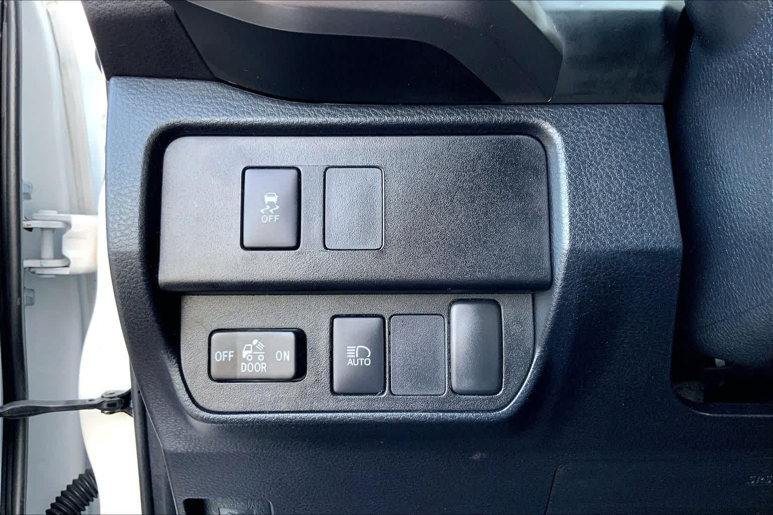 Used 2023 Ice Cap Toyota SR5 image 33