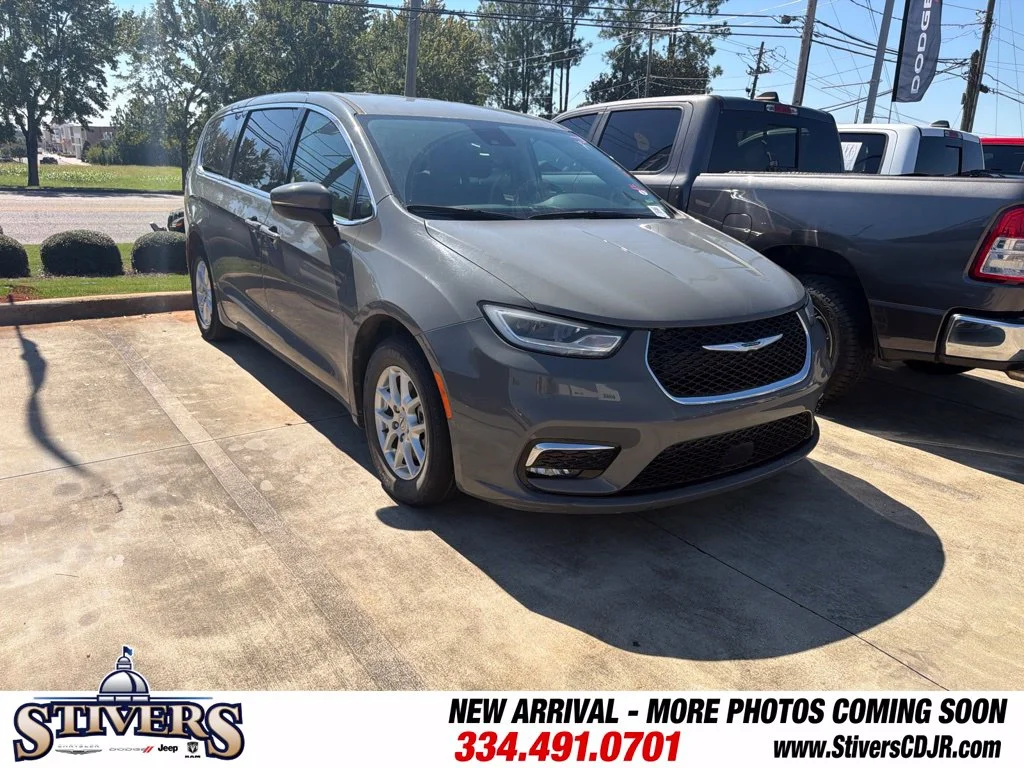Used 2023 White Chrysler Touring L image 2