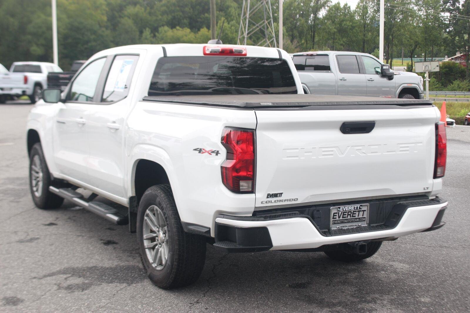 Used 2024 Summit White Chevrolet LT image 5