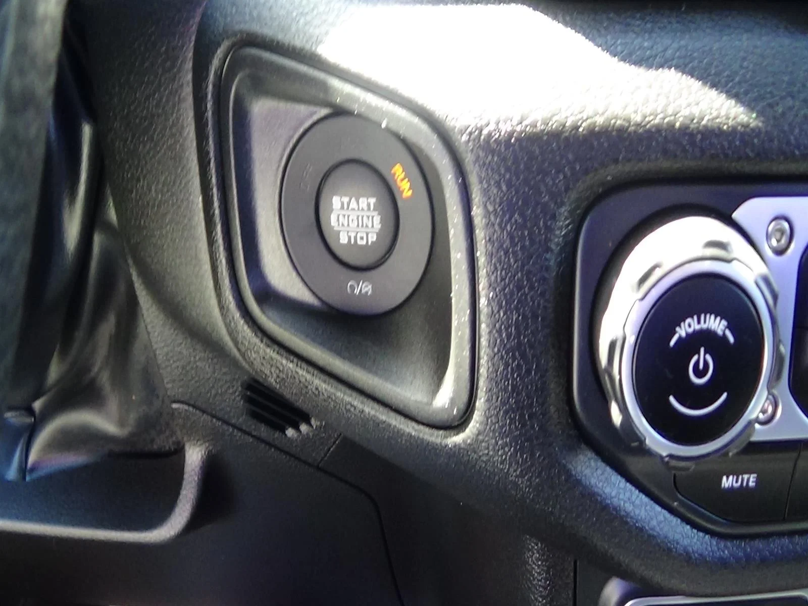 Used 2024 Bright White Clear Coat (pw7) Jeep Sport image 20