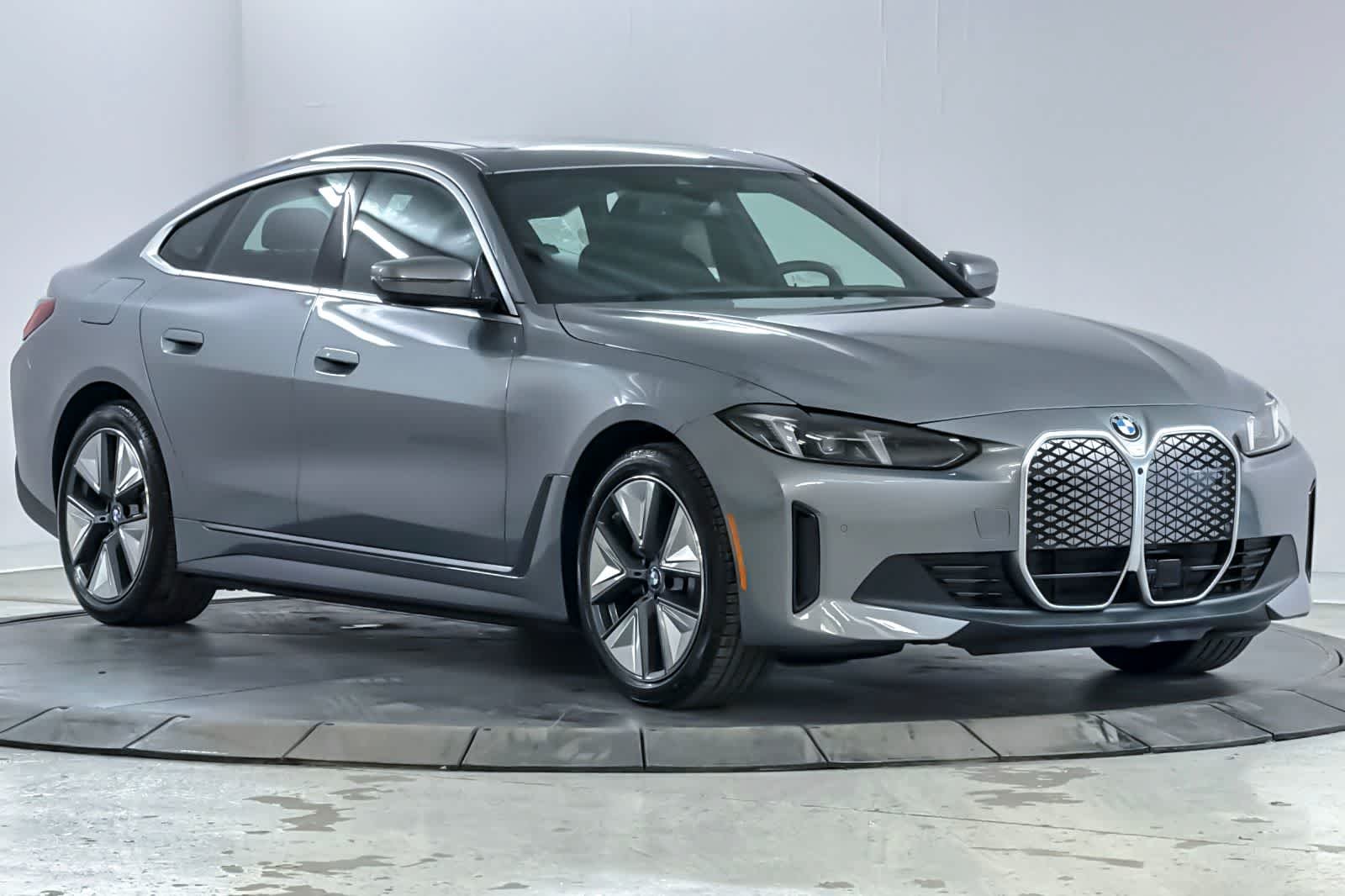 New 2026 Skyscraper Grey Metallic BMW eDrive40 image 9