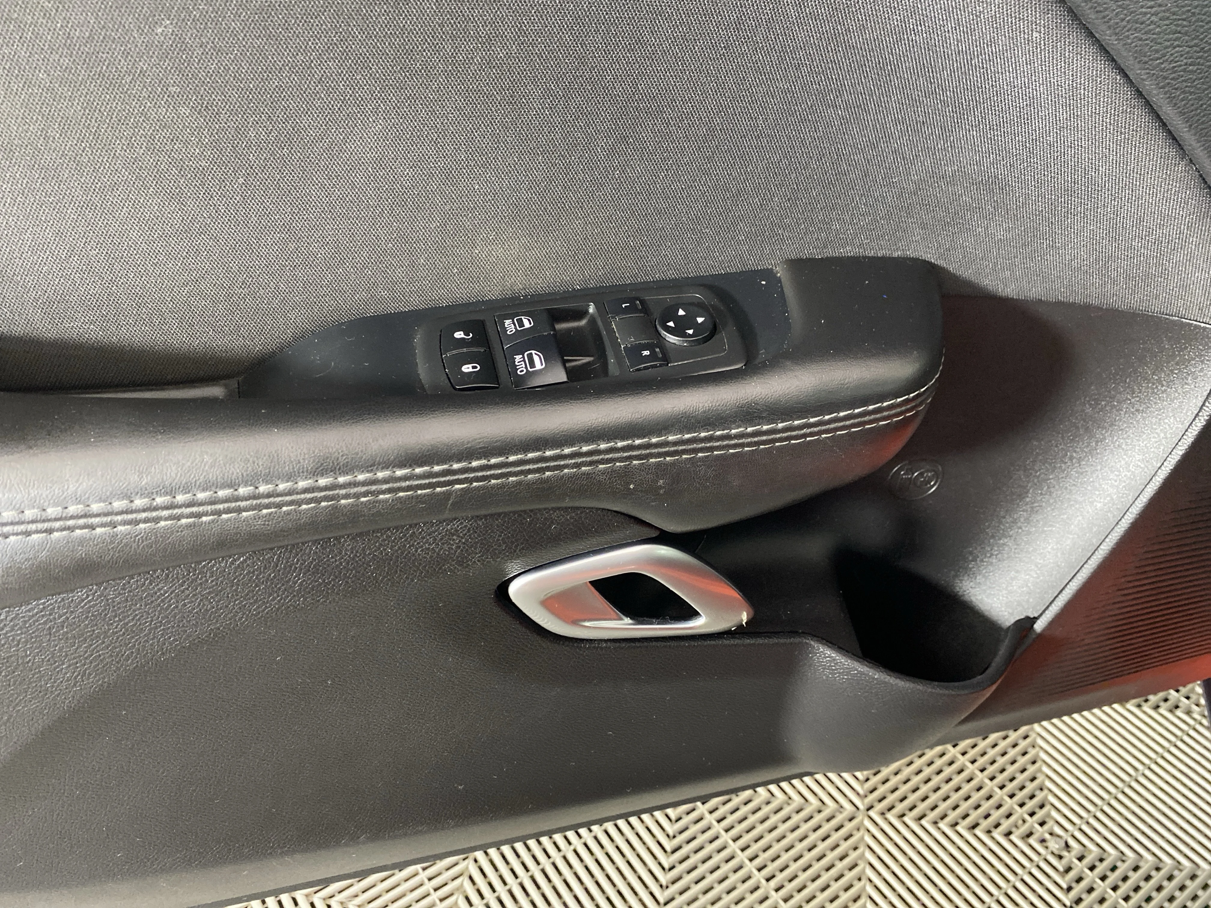 Used 2019 Go Mango Dodge SXT image 12