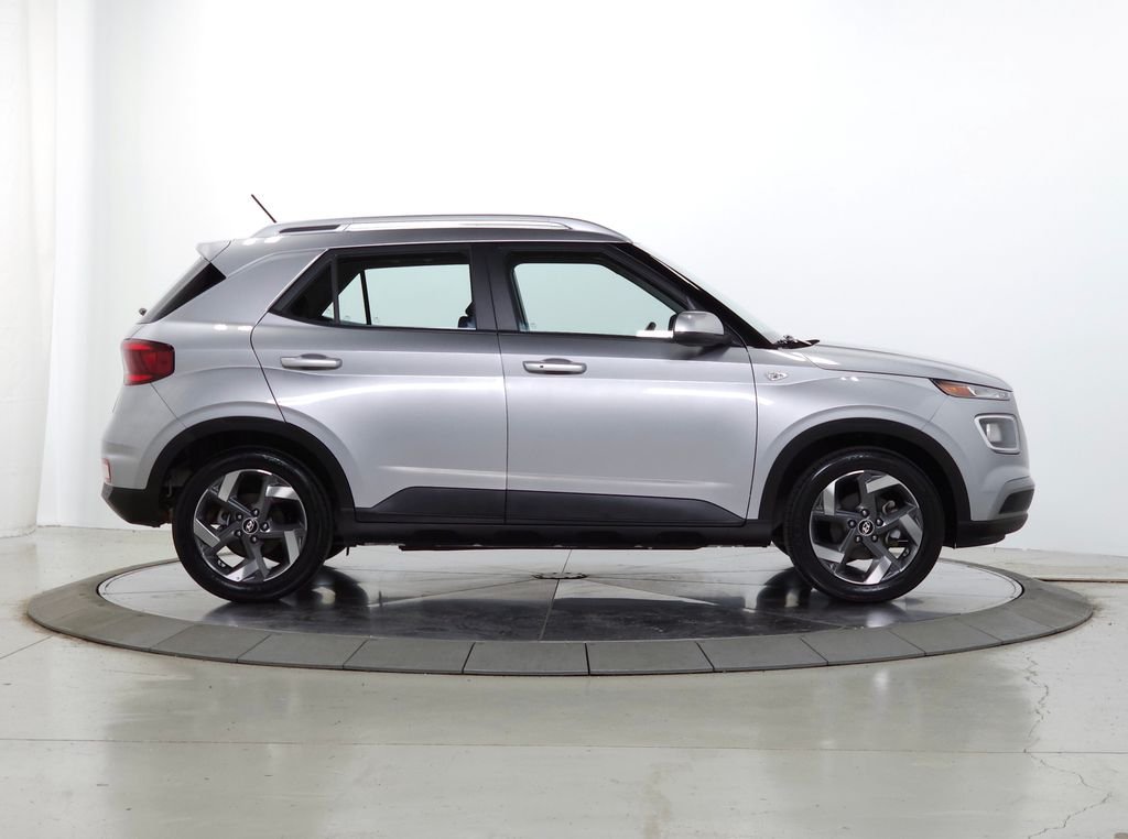 2025 Hyundai Venue SEL - Photo 10