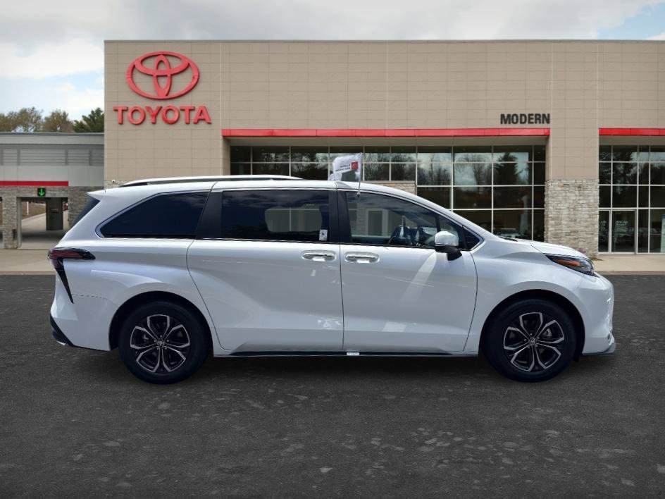 Used 2026 Wind Chill Pearl Toyota Platinum image 7