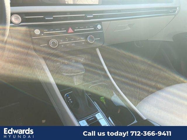 New 2025 White Hyundai SE AWD image 27