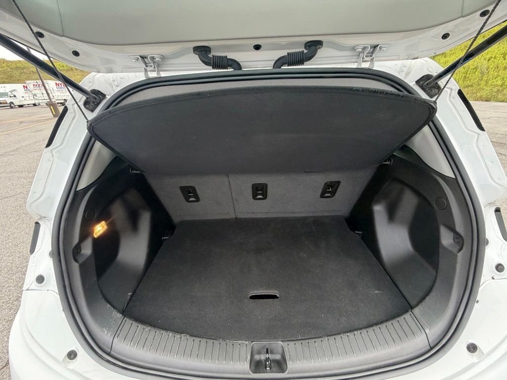 Used 2022 White Chevrolet 1LT image 39