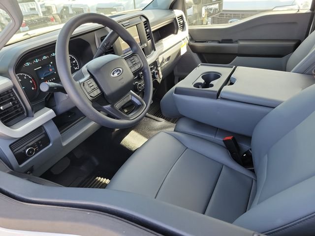 New 2026 Oxford White Ford F-550® XL image 3