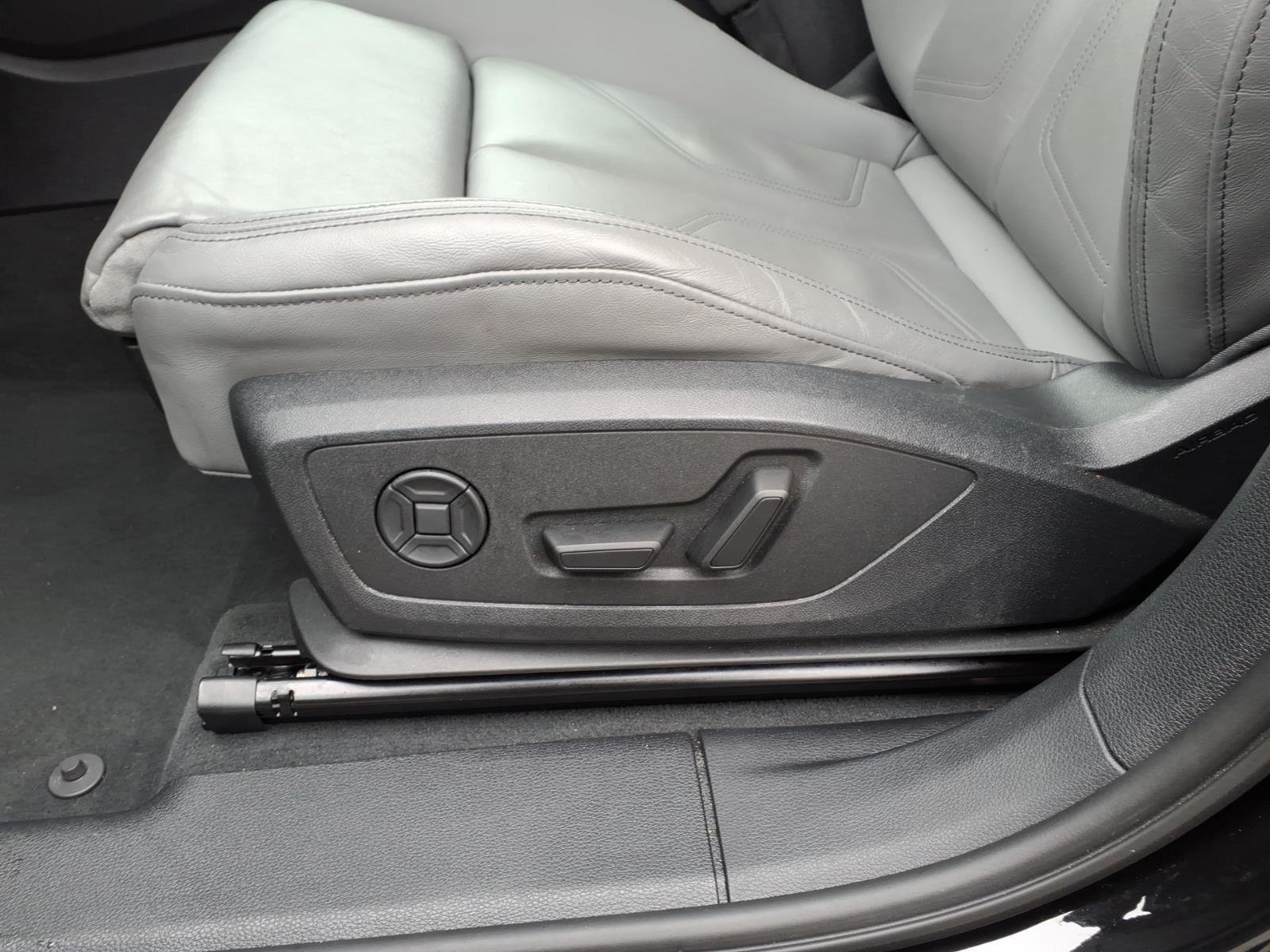Used 2025 Mythos Black Metallic Audi S line Premium image 14