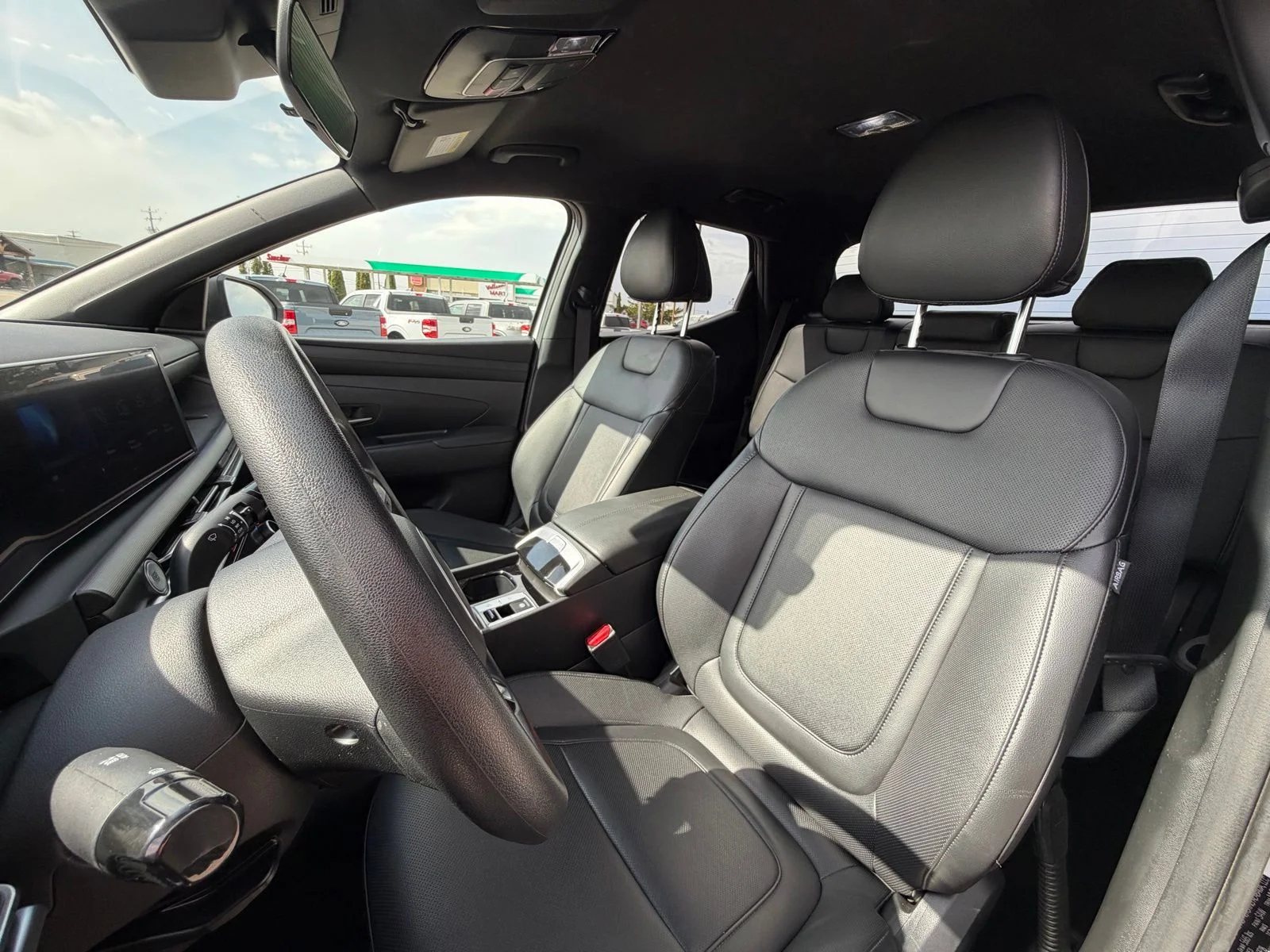 Used 2025 White Hyundai SEL image 11