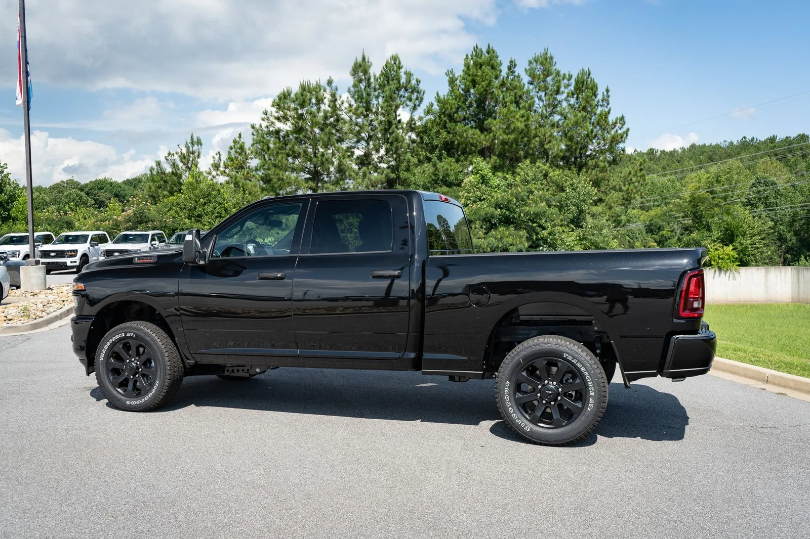 New 2026 Diamond Black Crystal Pearl-Coat Exterior Paint RAM Big Horn image 7