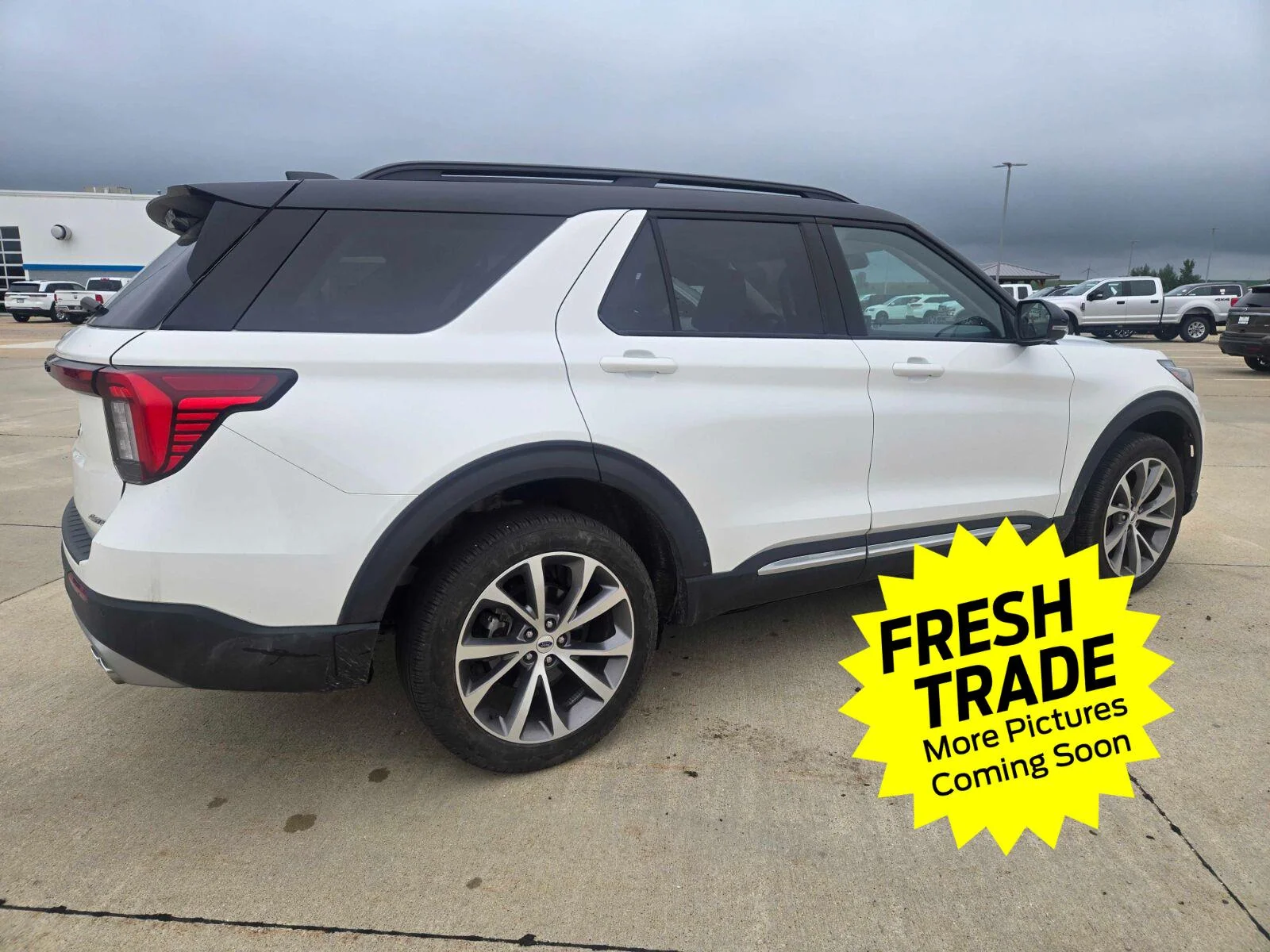 Used 2025 Star White Metallic Tri-Coat FORD Platinum image 3