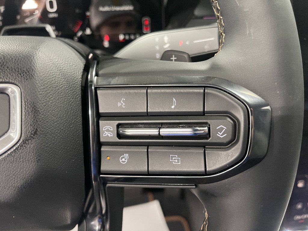 2025 GMC Acadia AT4 - Photo 25