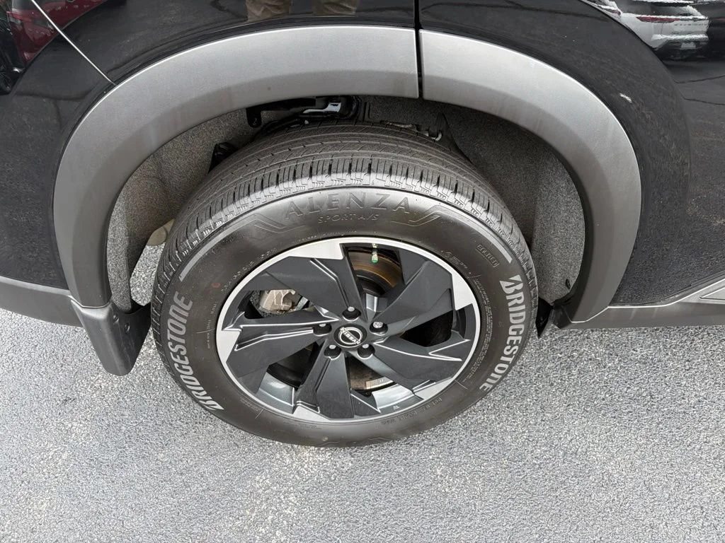 Used 2025 Kh3/super Blac Nissan SV image 10