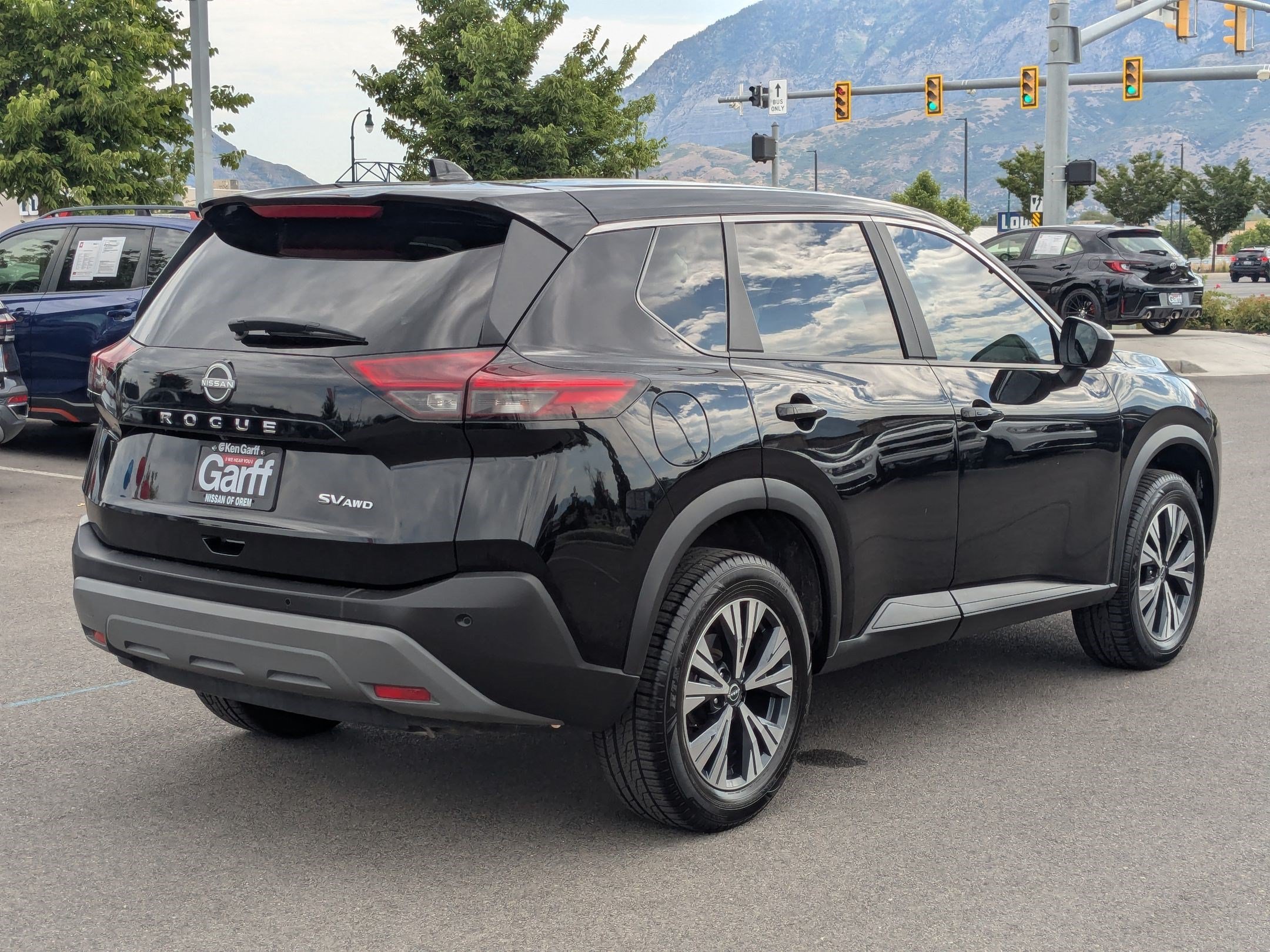 Used 2023 Super Black Nissan SV image 3
