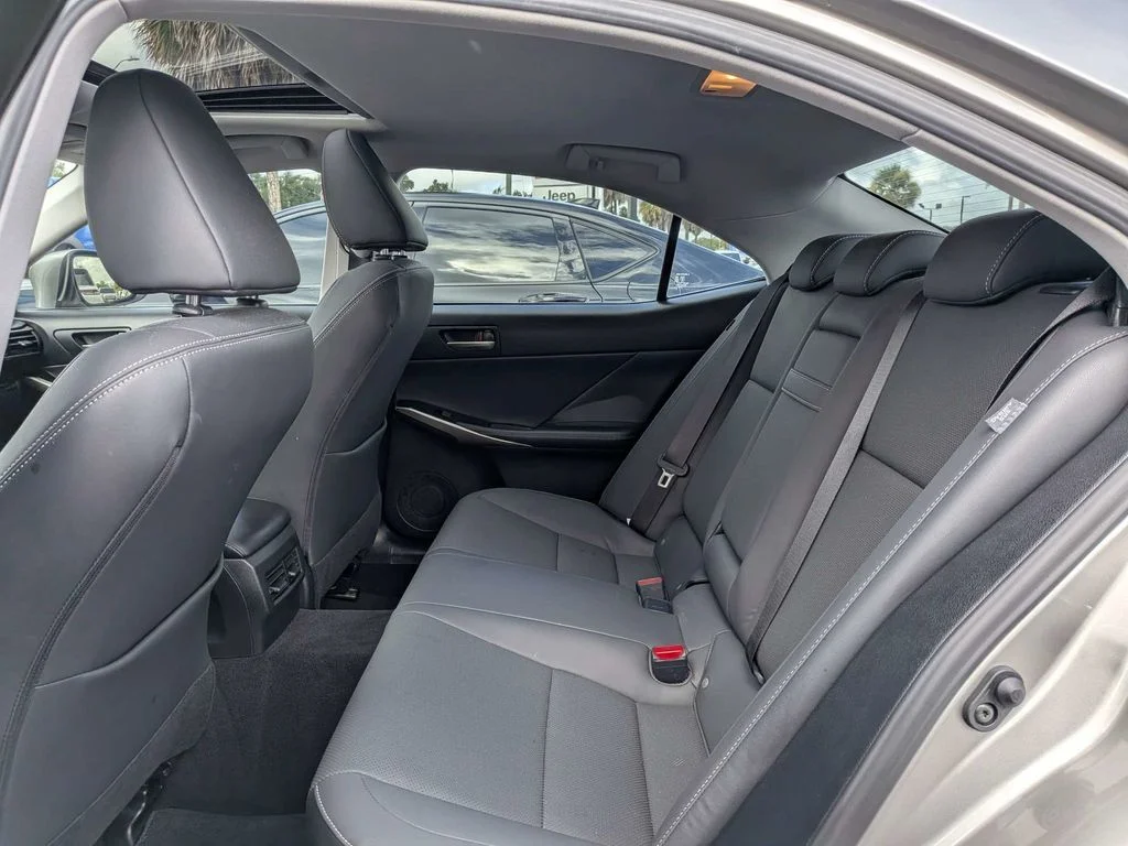 Used 2019 Silver Lexus 300 image 9