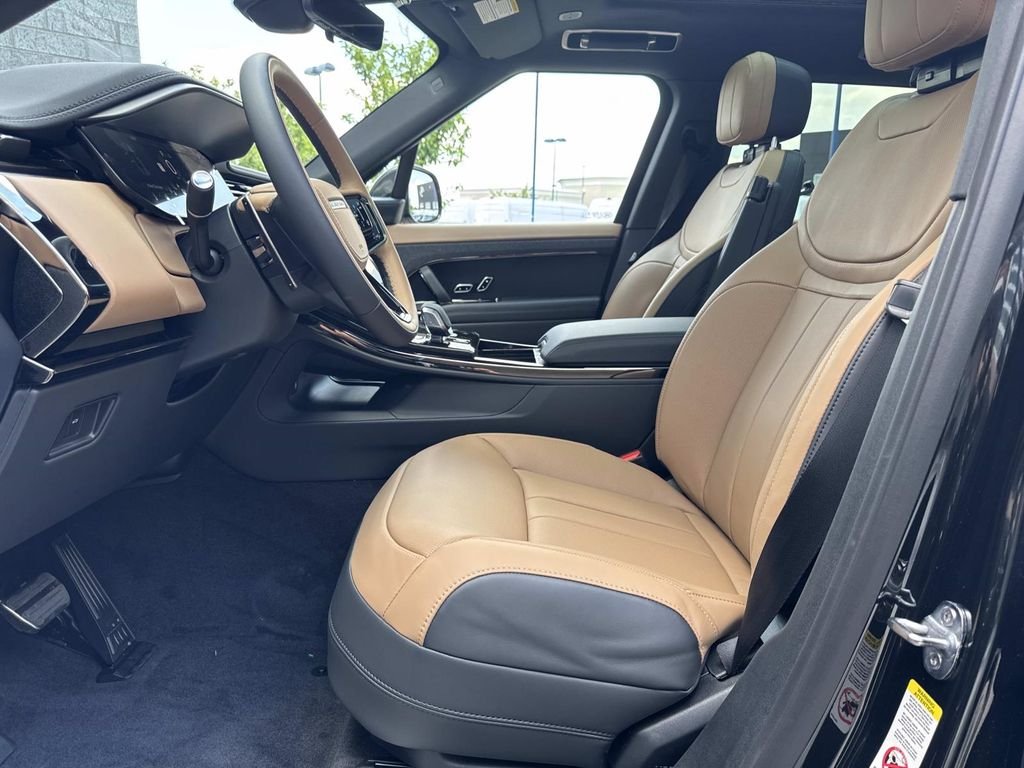 New 2026 Santorini Black Land Rover Dynamic SE image 20