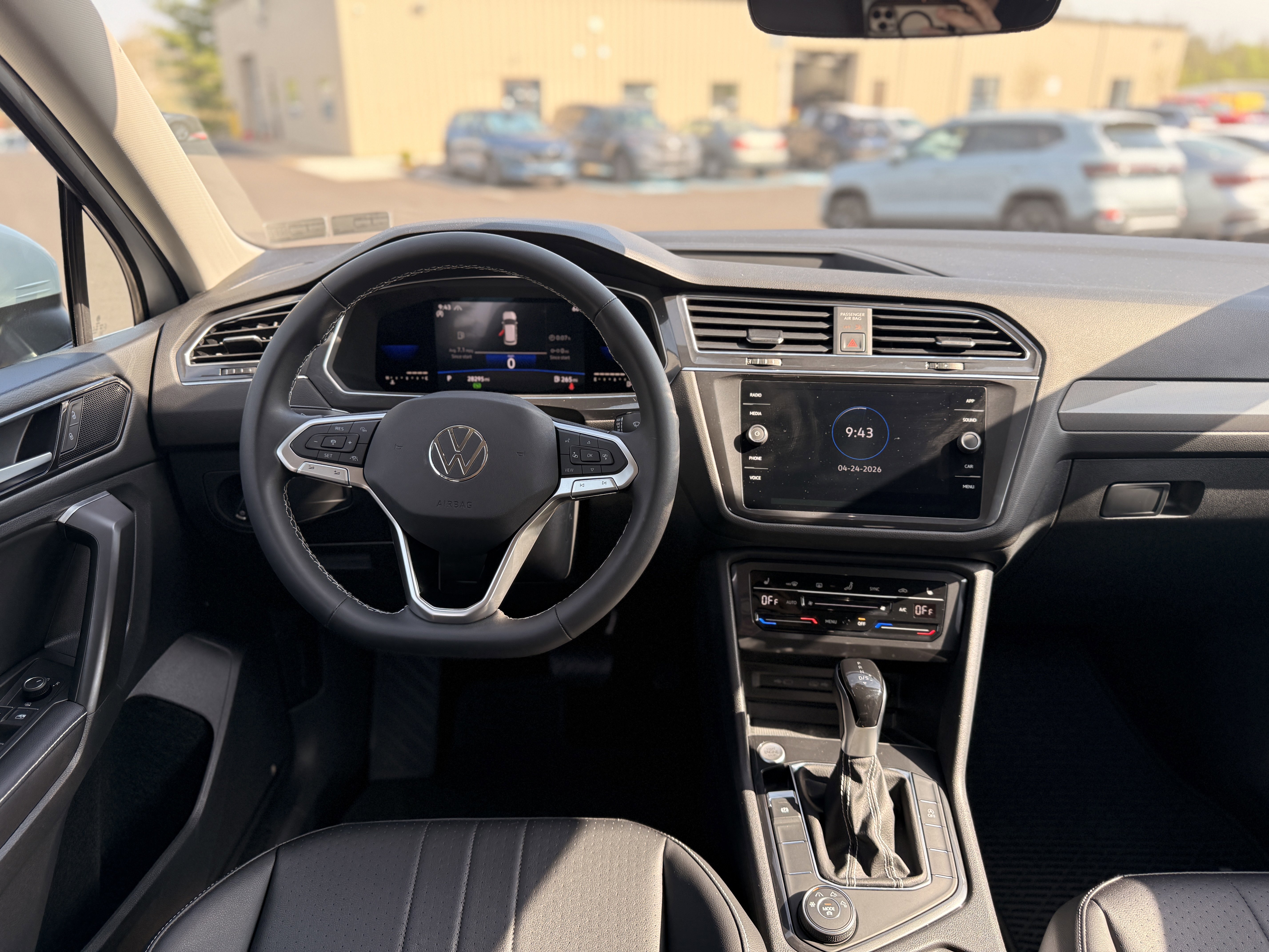 Used 2022  Volkswagen SE image 26