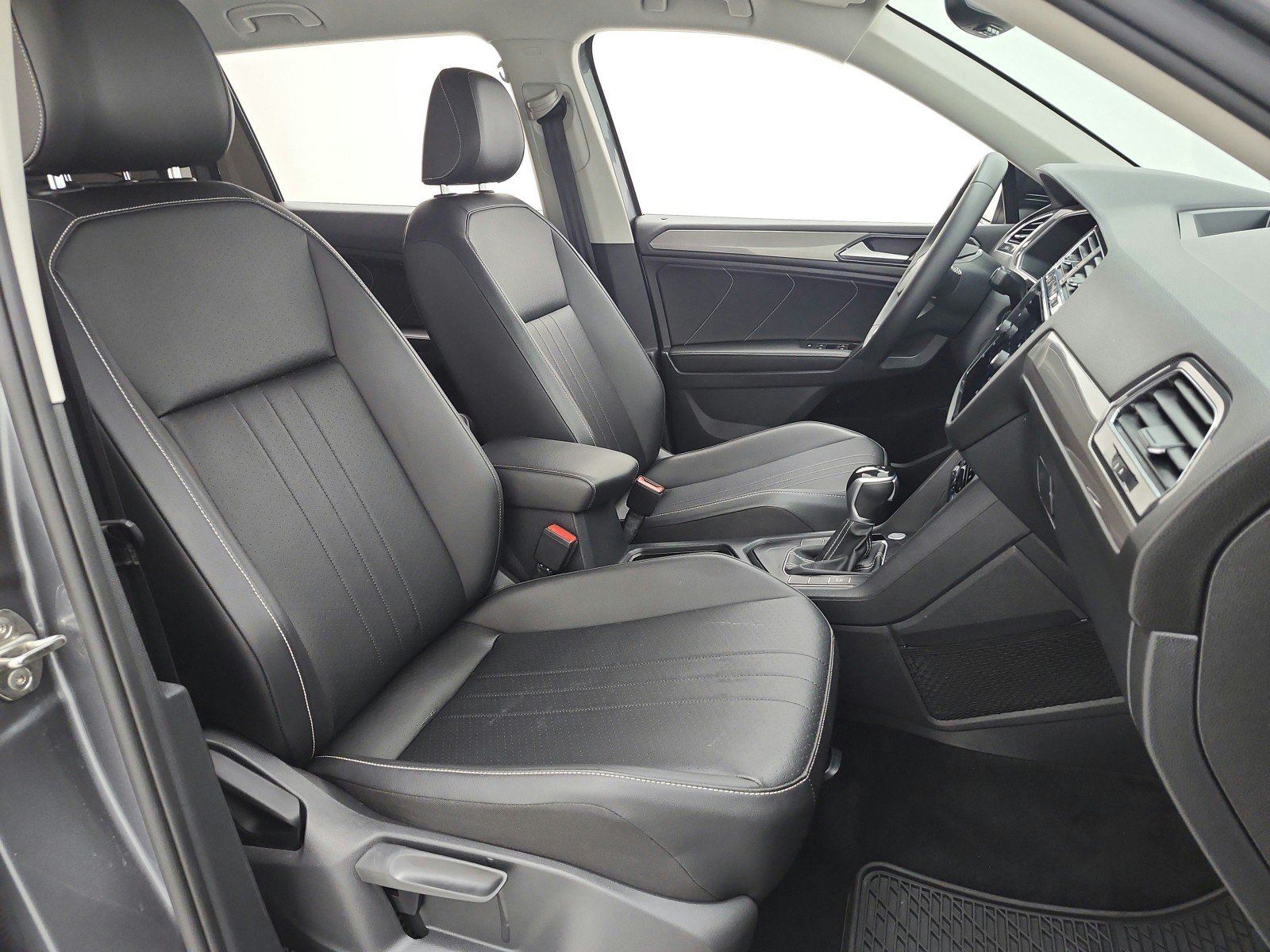 Used 2022 Platinum Gray Metallic Volkswagen 2.0T SE FWD image 19