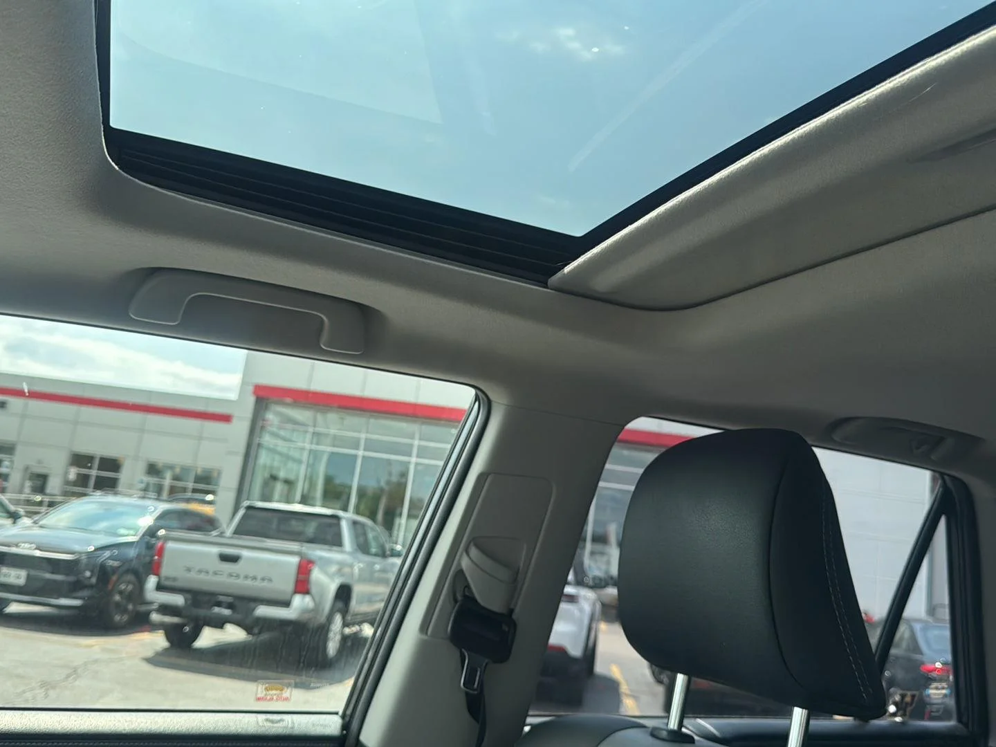 Used 2019 Magnetic Gray Metallic Toyota SR5 Premium image 11