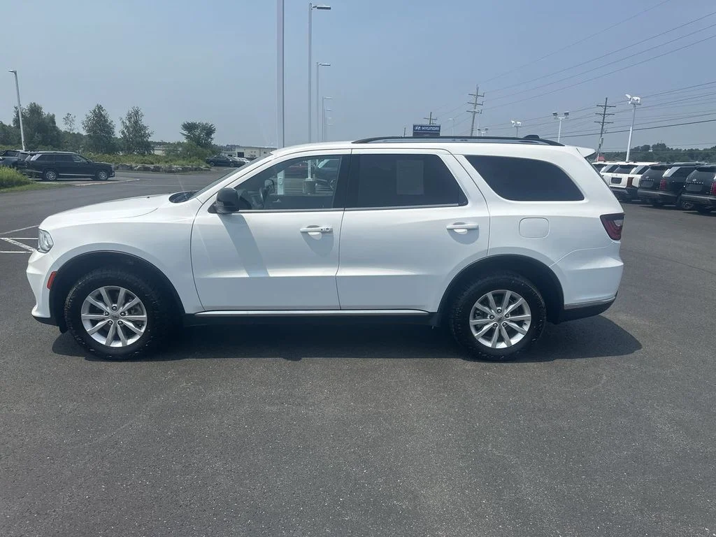 Used 2023 White Dodge SXT image 5