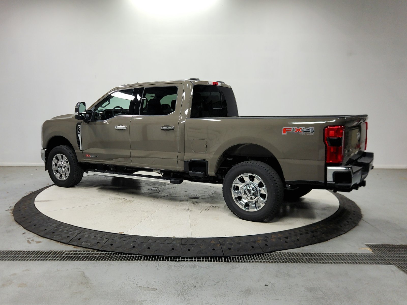 New 2027 Marsh Gray Metallic Ford F-250® Lariat® image 6
