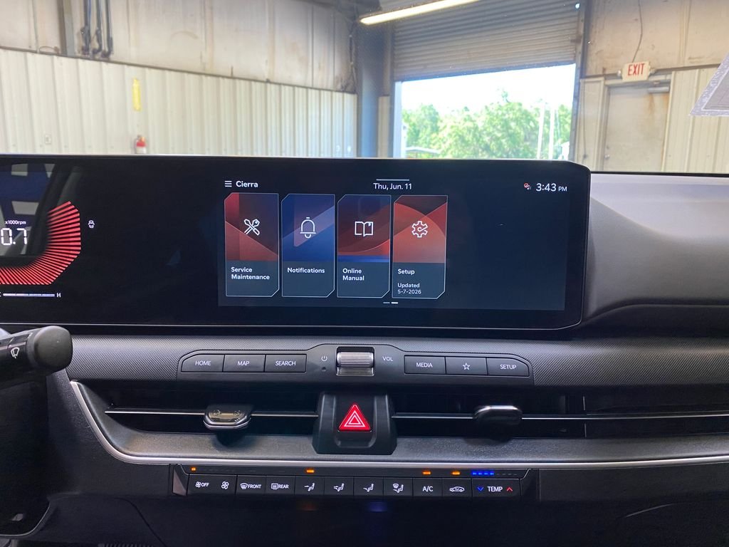 Used 2025 White Kia LXS image 37