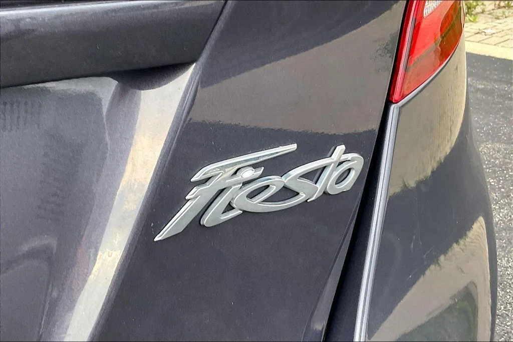 Used 2013 Purple Ford S image 6
