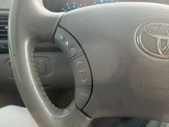 Used 2008 White Toyota XLE image 18