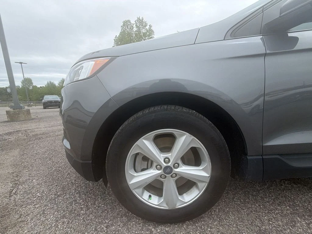 Used 2022 Gray Ford SE image 10