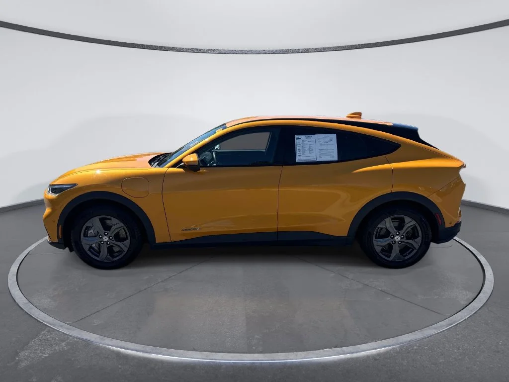 Used 2022 Orange Ford Select image 4